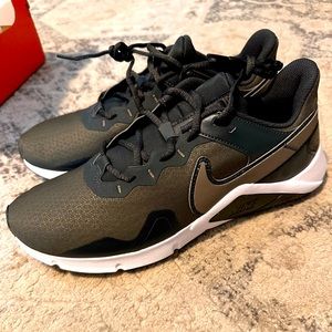Nike Legend Essential 2-size 10-brand new.